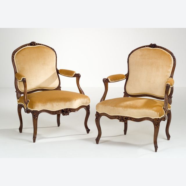 Pair of French Louis XV Armchairs à la Reine