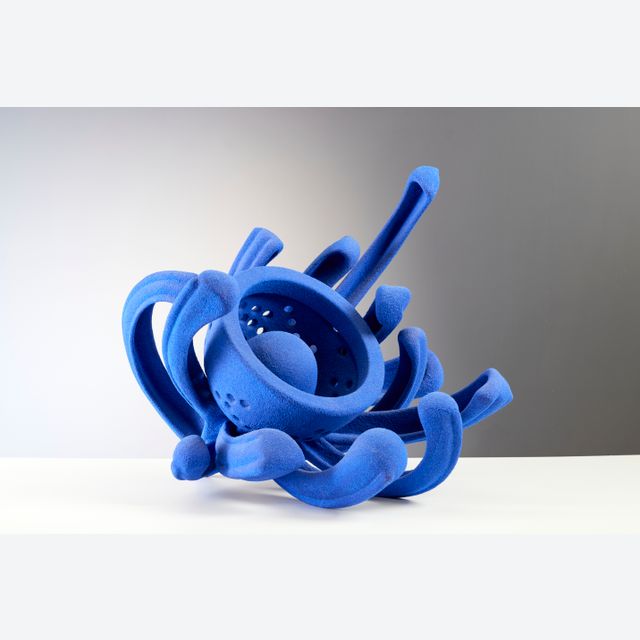 Barbara Nanning (Den Haag 1957), ein einzigartiges keramisches Skulptur mit dem Titel 'Hydras', 1997.
