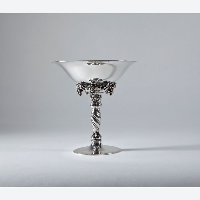 Georg Jensen, tazza met druiven, geh. sterling zilver, ontwerp 1918, uitg. 1925-1932