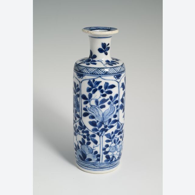 Ein chinesisches Porzellanrollwagenväschen