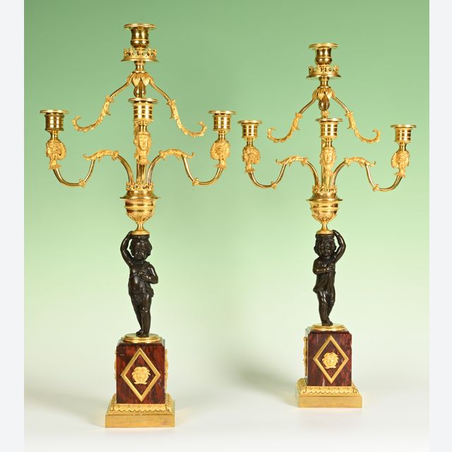 Ein Paar Directoire-Kerzenständer