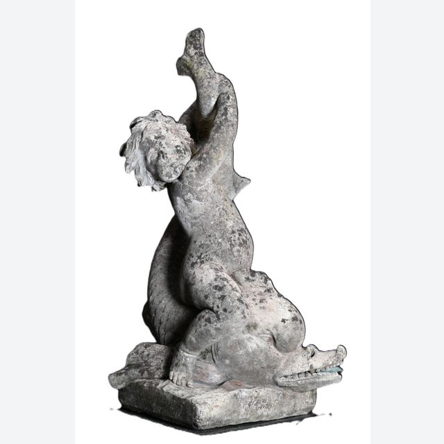 Ein seltenes Gartendenkmal aus Sandstein, gleichzeitig ein Brunnen.