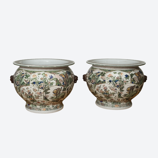 Ein beeindruckendes Paar sehr großer Fischschalen / Cache-Pots im Kangxi-Stil.