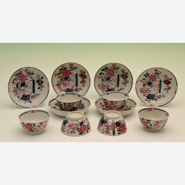 Ein Set von sechs chinesischen Porzellan-Tassen und Untertassen