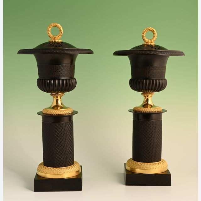 Ein Paar Empire Cassolettes