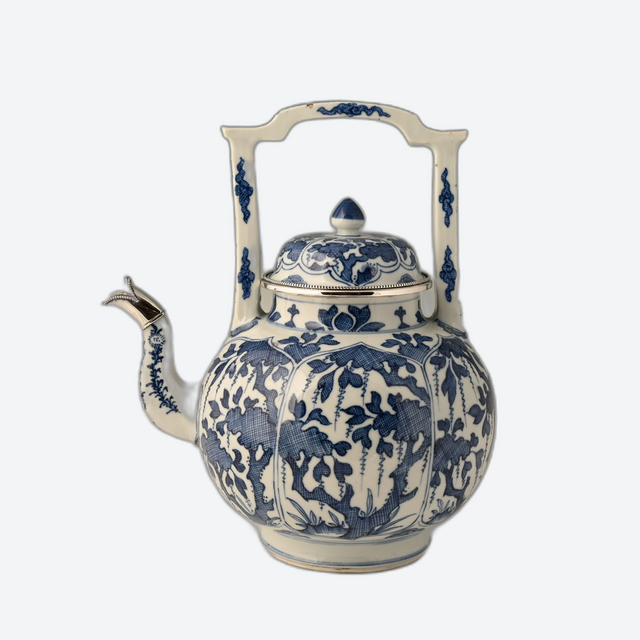 A large Chinese porcelain teapot