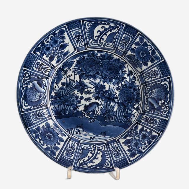Une grande assiette japonaise Arita