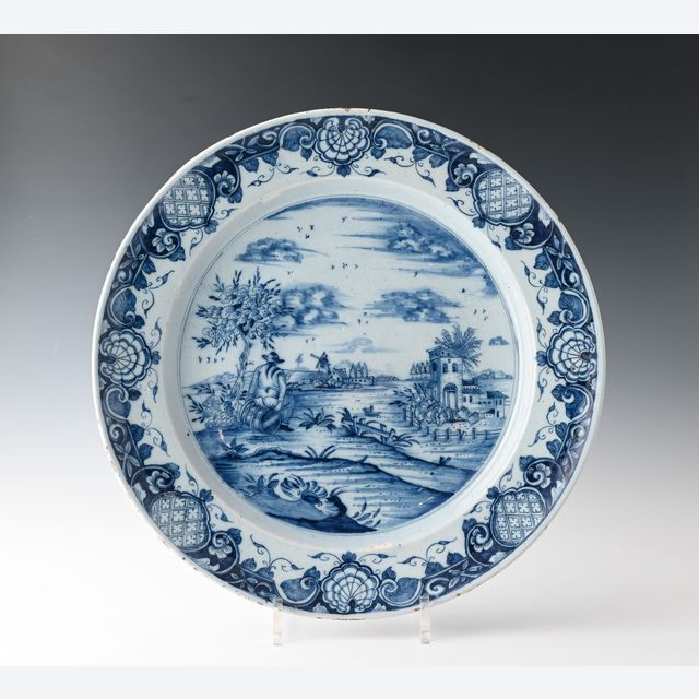 A beautiful Delftware dish