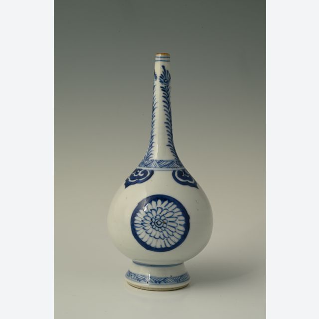 A Chinese porcelain rosewater sprinkler