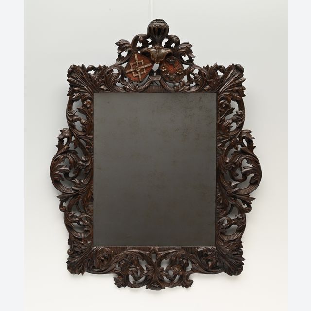 Un miroir en noyer