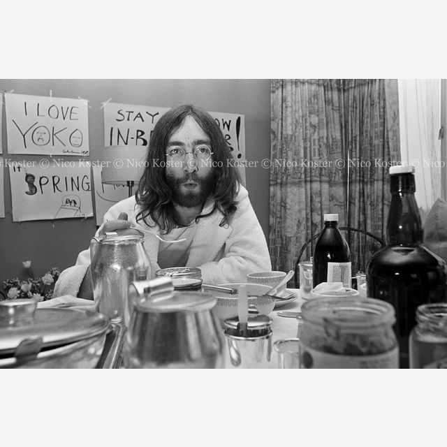 John Lennon & Yoko Ono - PEACE - Room 902 Hilton #14