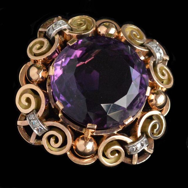59 ct. Amethist broche
