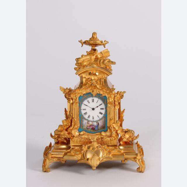 Een miniatuur Frans Napoleon III verguld brons en Sèvres pendule, omstreeks 1870