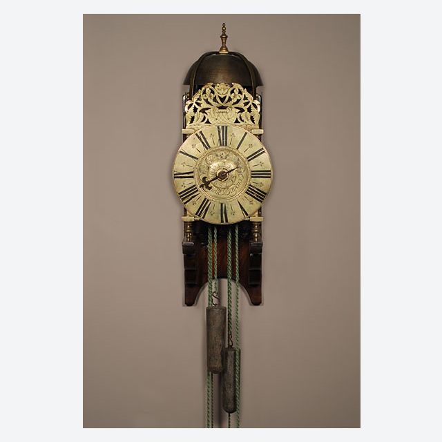 Een fraaie Franse messing lantaarnklok met slagwerk en wekker gesigneerd Rouelle A Bayeux, circa 1730