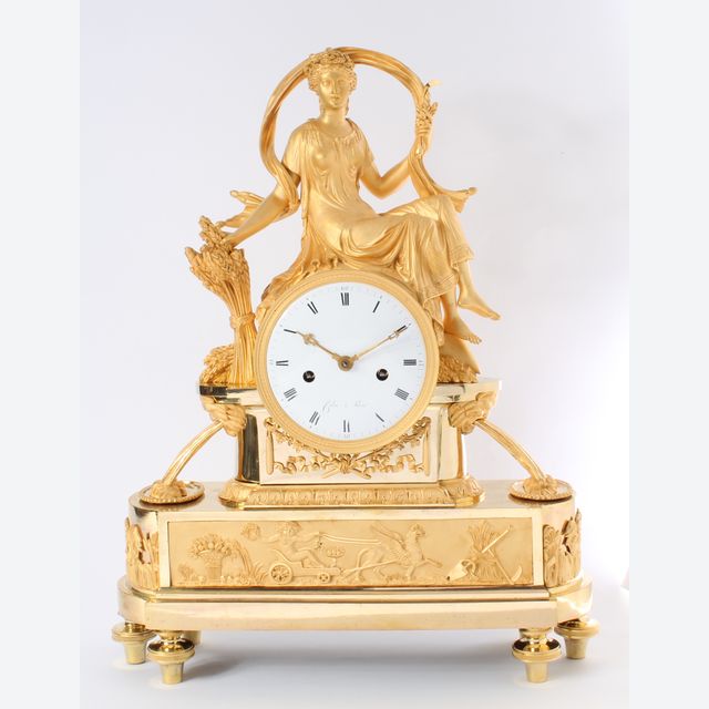 Een fraaie Frans Empire sculpturale vuurverguld bronzen pendule gesigneerd Colin, circa  1800.