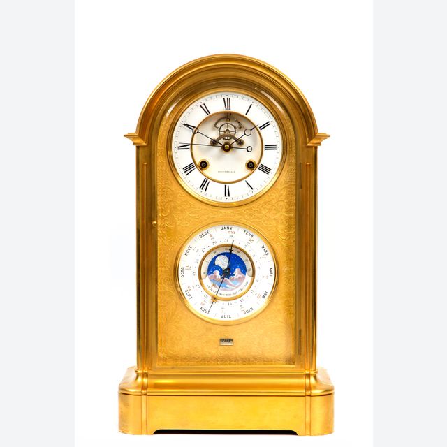 Een Franse Napoleon III verguld-bronzen mantel regulateur, derde kwart 19de eeuw.