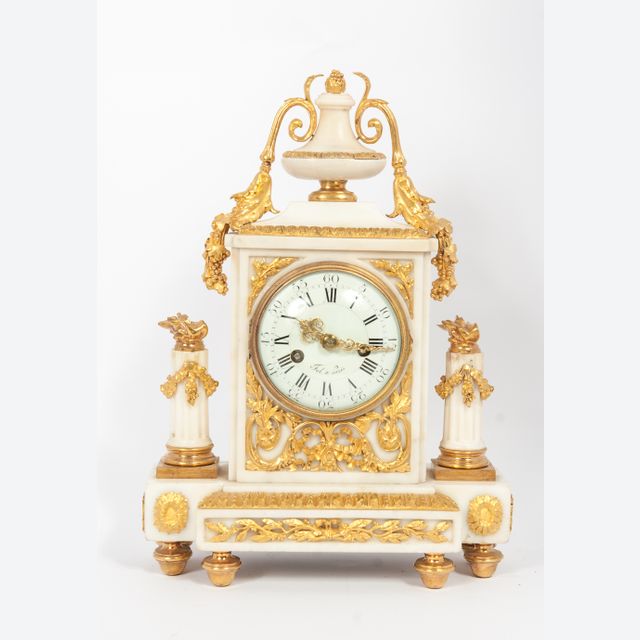 Attractive Louis XVI White Marble Mantel Clock with Ormolu Mounts, circa 1780