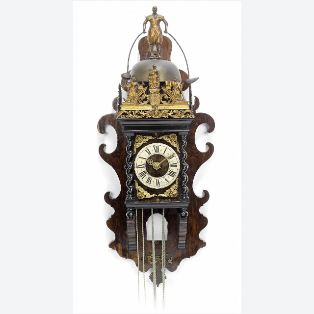 Une horloge murale Zaandam du début du 18ème siècle avec jaquemart, par Jan Koogies, Wormermeer