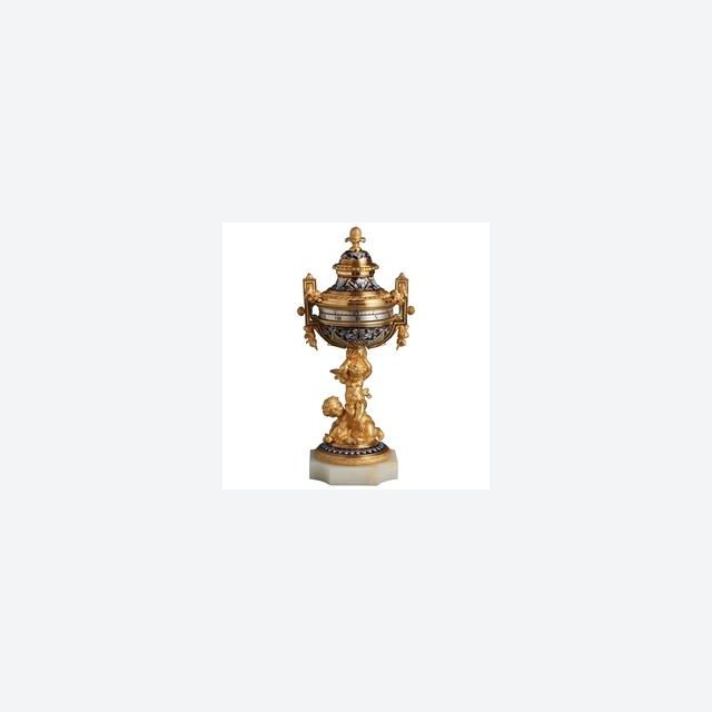 Eine wunderschöne französische Emaille- und Ormolu-Ringzifferblattuhr aus dem Jahr 1860.