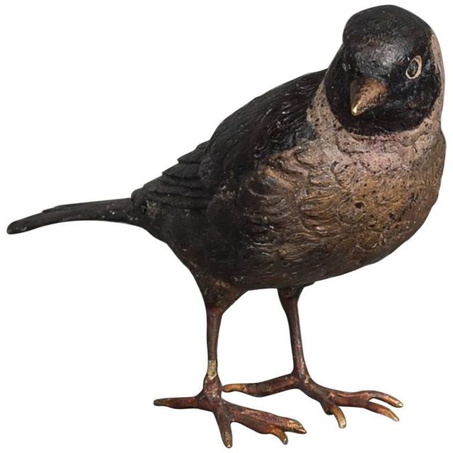 Un charmant oiseau pinson viennois multicolore en bronze de la fin du XIXe siècle