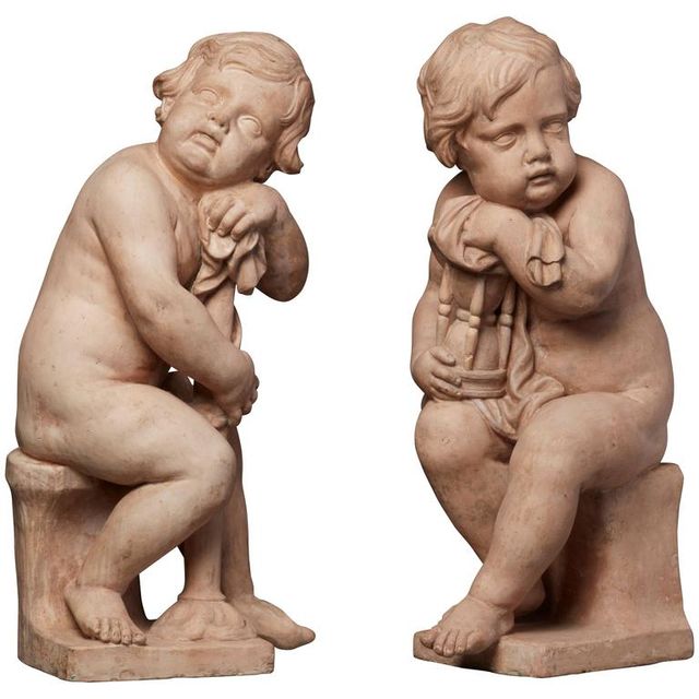 Une paire de sculptures en terre cuite néerlandaise « putti » signées par Mathieu de Tombay, vers 1837