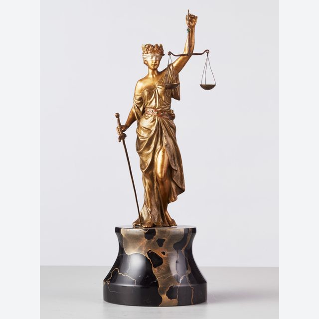 Ein wunderschönes, frühes 20. Jahrhundert Wiener Kaltbemaltes Bronze, das Lady Justice darstellt.