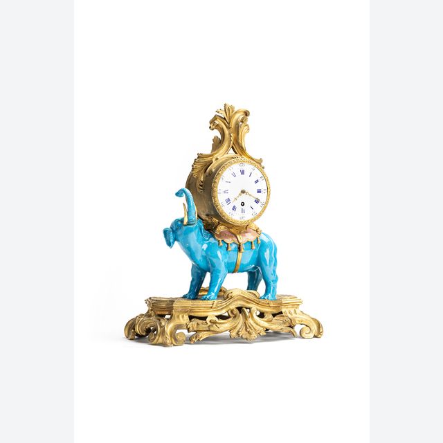 Louis XV-geïnspireerde, onaangeroerde Engelse 19e-eeuwse schouwklok in de vorm van een olifant