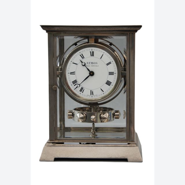 M122 Vernikkelde Art Deco stijl J.L. Reutter 4 zijdig verglaasde Atmos klok, in kleine uitvoering.