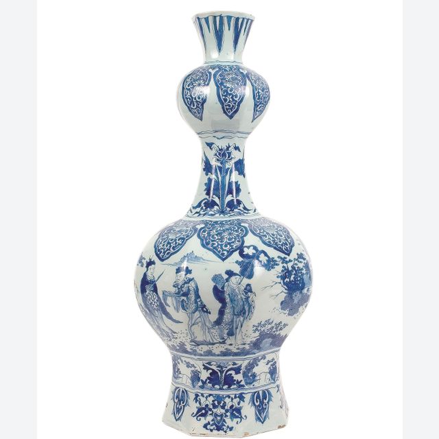 Een Blauw - Witte Knobbelfles Delfts Aardewerk