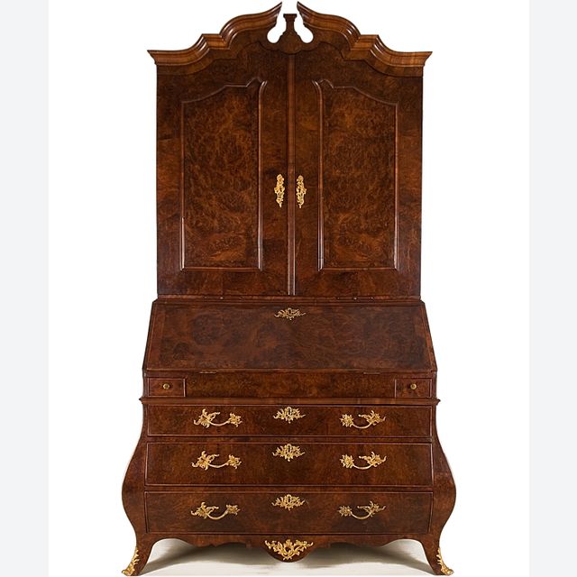 Een Louis XV Wortelnoten Topbureau