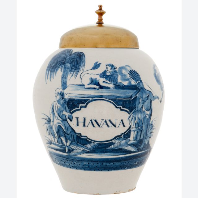 Een Blauw-Witte Tabakspot in Delfts Aardewerk 'Havana'