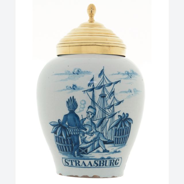Een Tabakspot in Delfts Blauw Aardewerk 'Straatsburg'