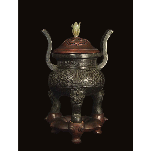 A MING DYNASTY CHINESE BRONZE CENSER