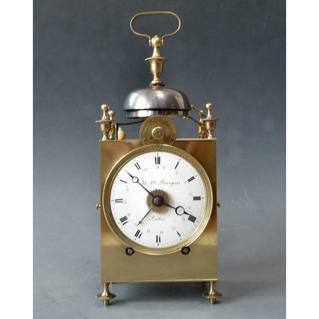 Franse Capucine klok met datum aanwijzing, kwartierslag op twee bellen, c. 1820.