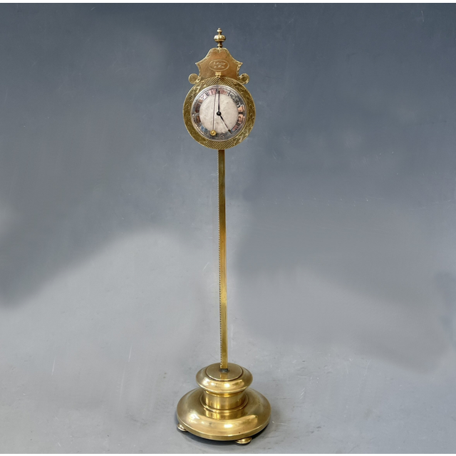 Elegante miniatuur zaagklok met 'Zappler', gesigneerd 'Osthalder in Wien', circa 1840.
