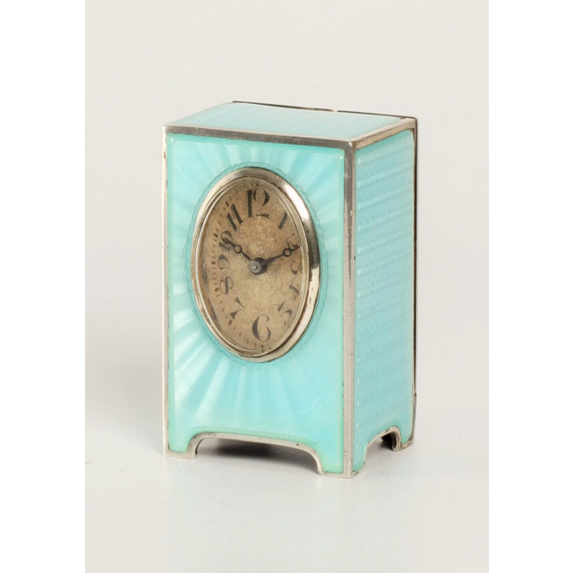 Een miniatuur Zwitsers zilveren lichtblauw transparant guilloche email klokje, circa 1900