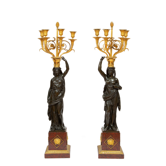 Een groot paar Franse Louis XVI bronzen kandelaars, François Remond, circa 1800