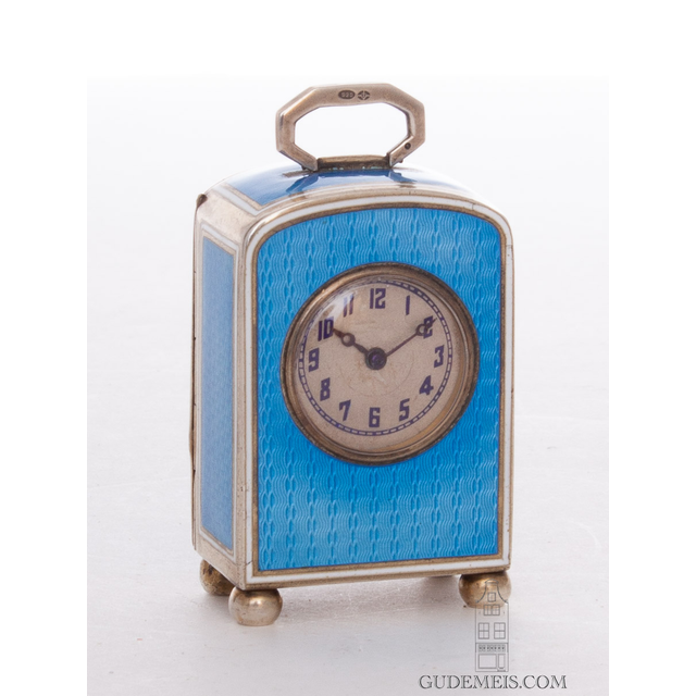Een miniatuur Zwitsers Art Deco guilloche emaillen reisklokje, circa 18920