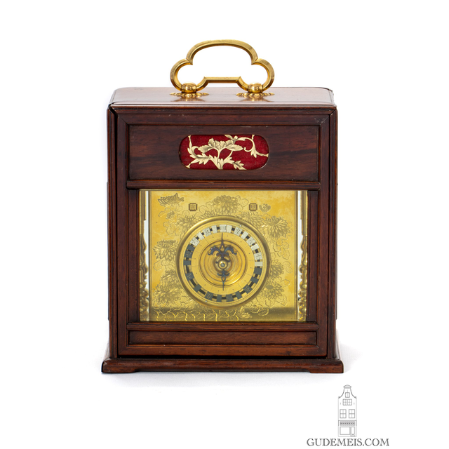 Une belle horloge de table japonaise "makura Dokei" avec carillon et calendrier, vers 1850.