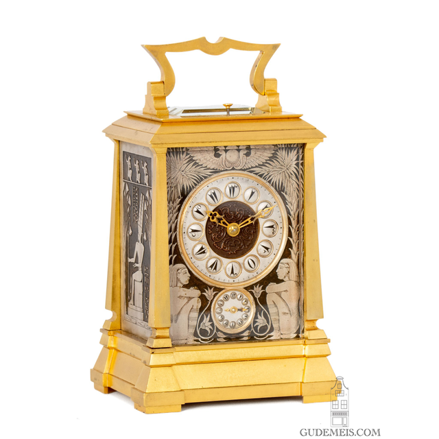 Une rare horloge de voyage française en laiton doré « retour d'Égypte », vers 1870.