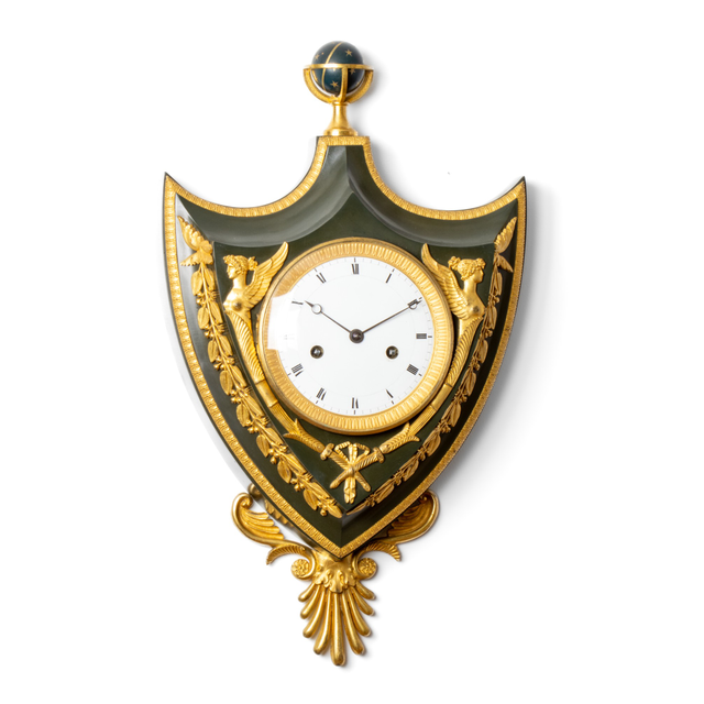 Eine seltene französische Empire-Wanduhr aus patiniertem und vergoldetem Bronze, um 1800 hergestellt.