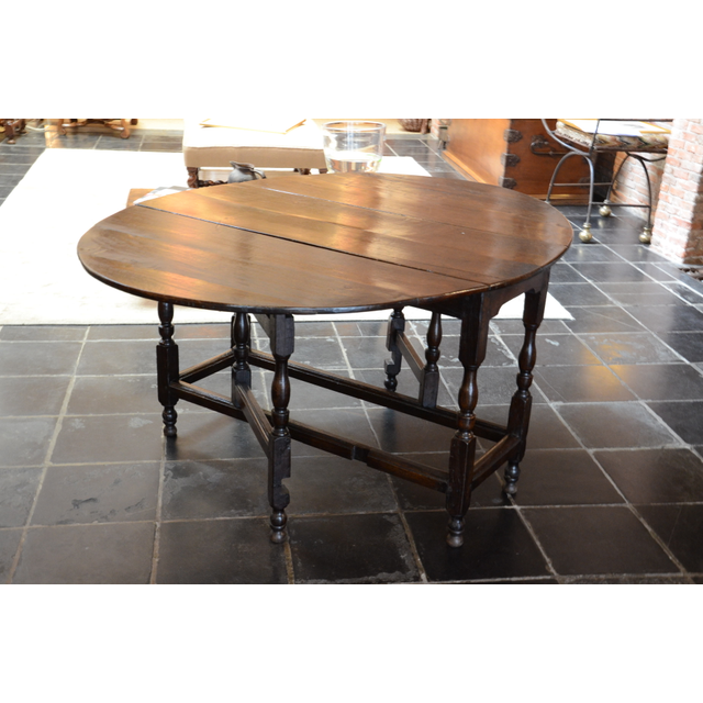 Gateleg table, England, 18th century