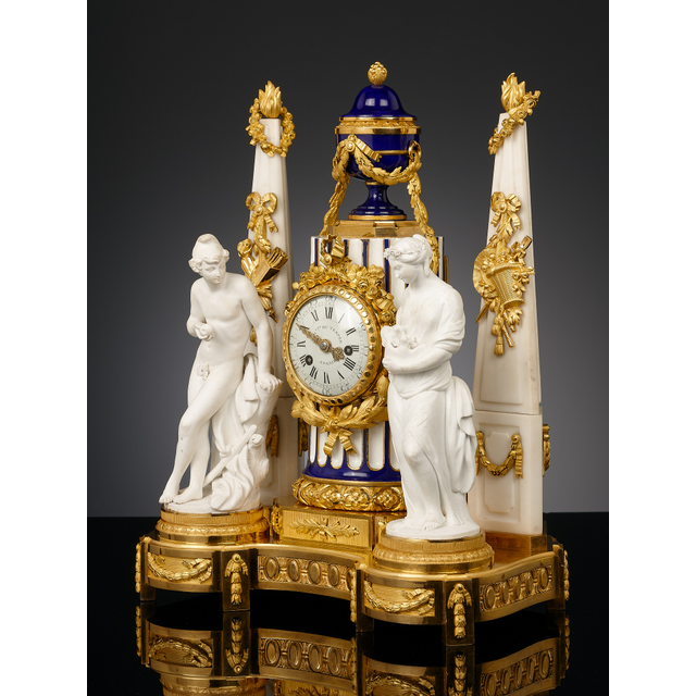 Franse Louis XVI pendule met biscuit en porcelaine de Sèvres