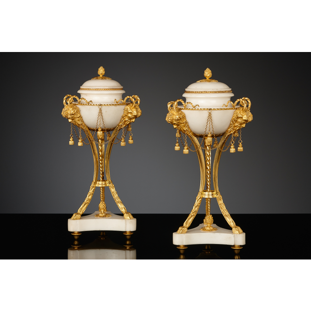Paar Franse Louis XVI cassolettes