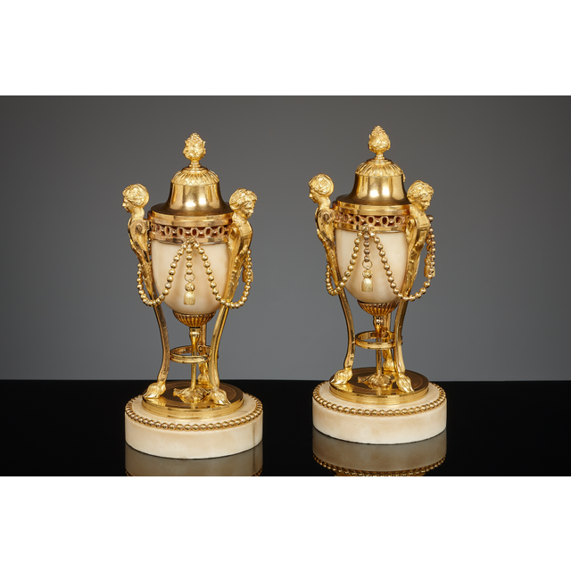 Paar Franse Louis XVI cassolettes