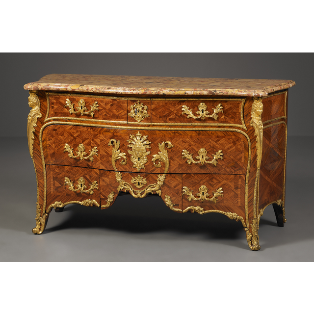 French Régence Commode à Pont, Etienne Doirat