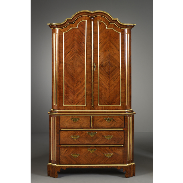 Een Belangrijk Hollands Schrijfmeubel, ca. 1740