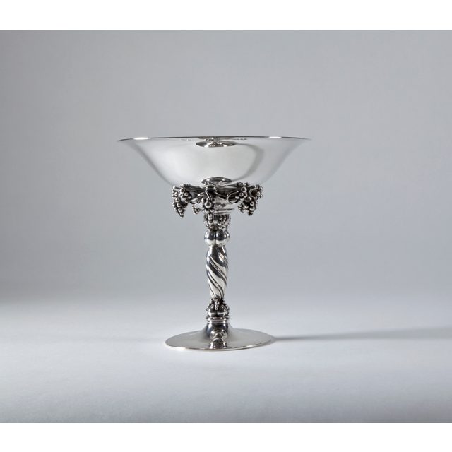 Georg Jensen, tazza met druiven, geh. sterling zilver, ontwerp 1918, uitg. 1925-1932