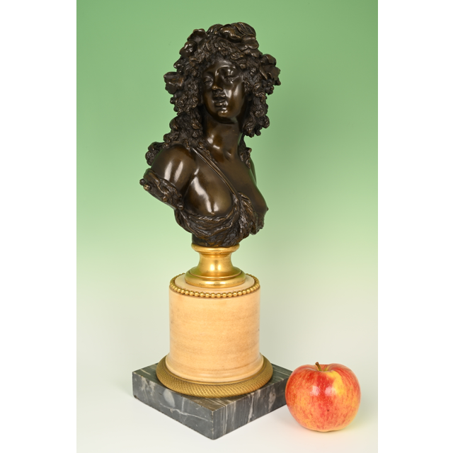 A bronze buste, represents a Bacchante