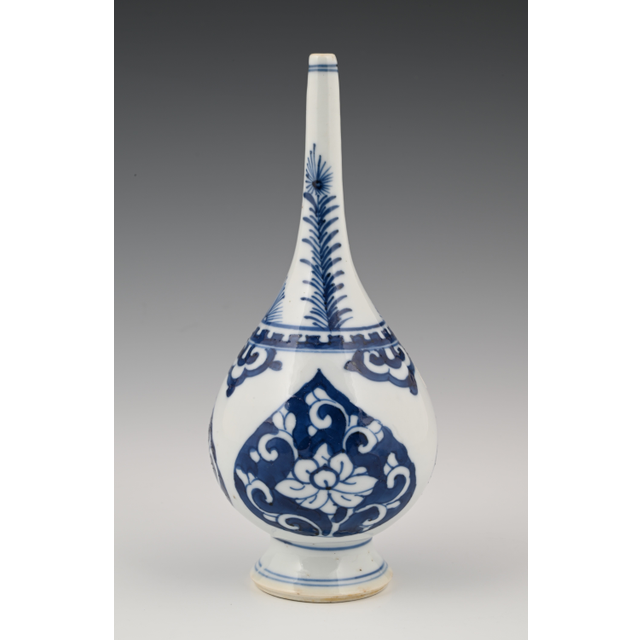 A Chinese porcelain rosewater sprinkler